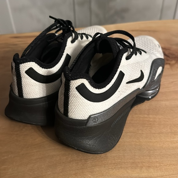 Nike HITT sneakers size 6.5 woman - Picture 2 of 7